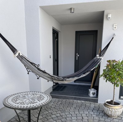 Moderne Altstadt 2,5 ZKB, Terrasse, Hof, in 2FH