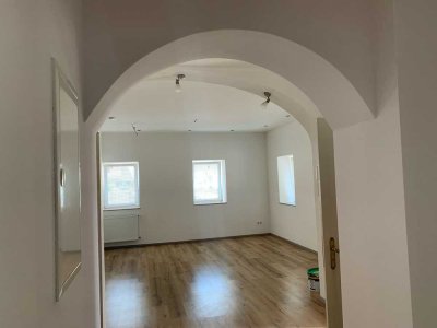 Gut geschnittene 3-Zi EG-Wohnung mit EBK in Wilburgstetten