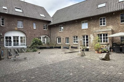 *** WEDOW *** Charmante Maisonettewohnung mit Terrasse im Innenhof