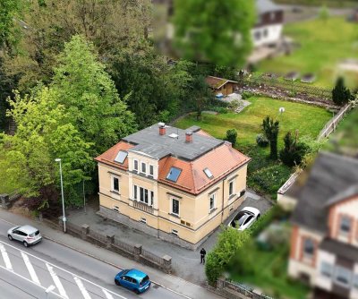 Schicke, sanierte Gründerzeit - Stadtvilla zentrumsnah in Aue gelegen: Erdgeschoss vollmöbliert!