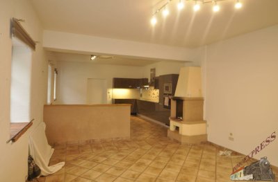 Großzügig angelegte Wohnung in Pressbaum mit Pergola, Pool und sehr großem Garten