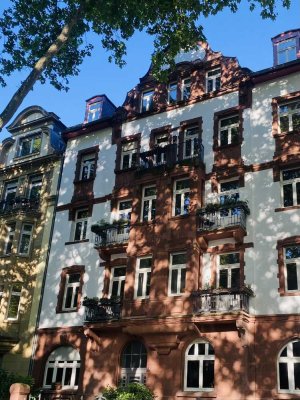 Teilmöblierte Altbau Maisonette mit Dachterasse