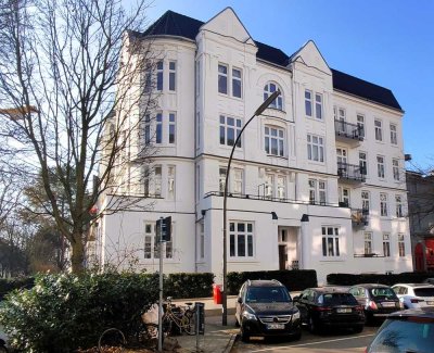 6 Zimmer Wohnung, frisch saniert, 1. OG, 2 Bäder, 4 Balkone!