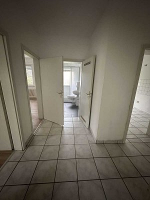 Gepflegte drei Zimmer Wohnung mit Garten zu vermieten!