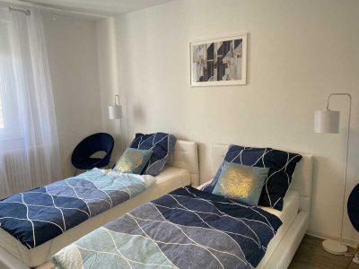 Vollmöblierte Wohnung Blau neben Hbf Duisburg, auch als Kurzzeimiete möglich.