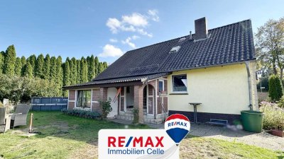 PROVISIONSFREI: Einfamilienhaus mit Doppelgarage auf dem Dorf! (SY-6393)