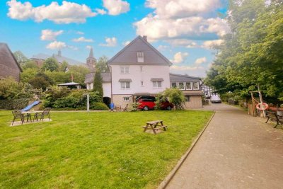 Ihr neues Traumhaus in Winterberg-Züschen: Saniertes Familienparadies mit Garten und Bachzugang
