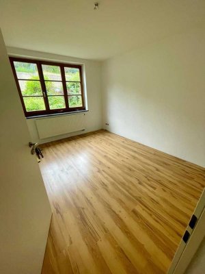 3 Zimmer Wohnung / WG Geeignet + EBK und Traumhaften Garten