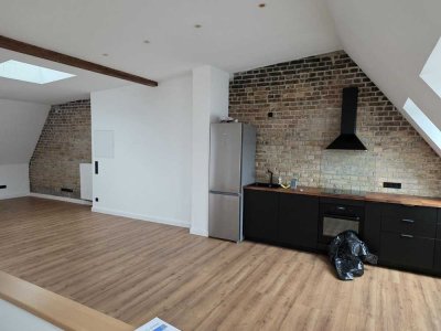 Helle 3-Zimmer Maisonette-Wohnung mit Balkon und Dachterrasse in Berlin-Wedding