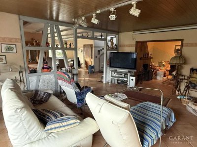 Freistehendes Einfamilienhaus mit Einliegerwohnung