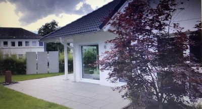Ihr Haus ist Ihnen zu groß geworden? Neuwertiger, barrierefreier Bungalow mit pflegeleichtem Garten