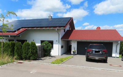 Neuwertiges Vollholz-Haus - zum richtig Wohlfühlen!