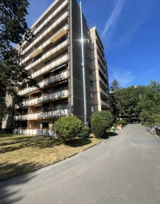 Helle 2-Zimmer-Wohnung mit großem Balkon und Blick ins Grüne