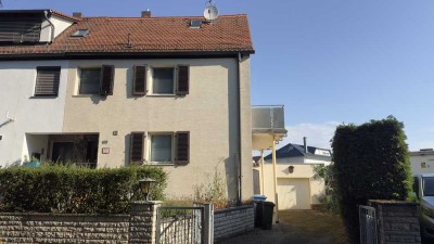 CHARMANTES REIHENENDHAUS IN GRÜNER LAGE