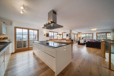 Alpiner Wohntraum – Luxus-Maisonette mit Garten, Sauna &amp; Panoramablick