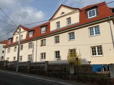 Gemütliche 2-Zimmer mit Laminat und Wannenbad in ruhiger Lage!