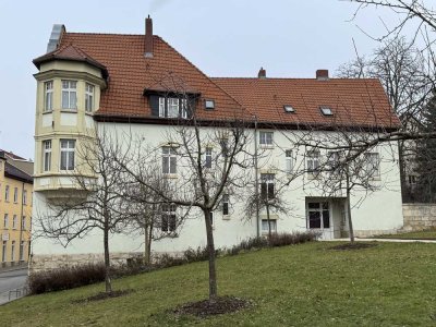 Attraktives Mehrfamilienhaus im Herzen Apoldas mit benachbartem Baugrundstück