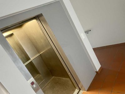 Helle Maisonette-Wohnung mit Dachterrasse in Top-Lage von Buchenau (Fürstenfeldbruck)