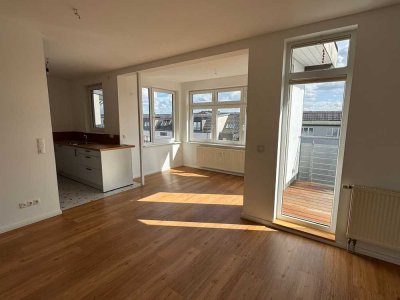 HELLE DACHGESCHOSSWOHNUNG MIT TERRASSE & NEUER KÜCHE IN KIEL-MITTE
