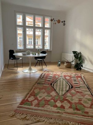 Sanierter Altbau mit Balkon und EBK im Reutertkiez