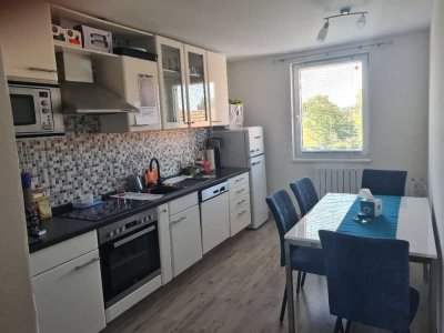 Schöne und gepflegte 2-Raum-Wohnung mit Balkon und EBK in Lichtenfels