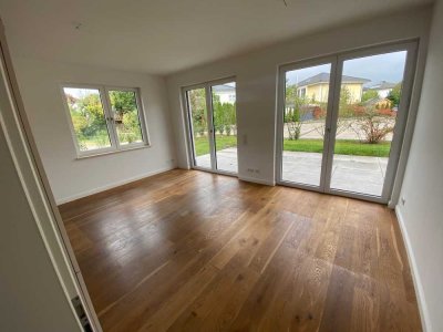 Sonnige 4-Zimmer-Terrassenwohnung mit eigenem Garten und Terrasse in Pankow