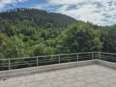 2,5-Zimmer-Wohnung mit großer Terrasse, Klimatisierung,  Wärmepumpe und Garage in Bad Liebenzell
