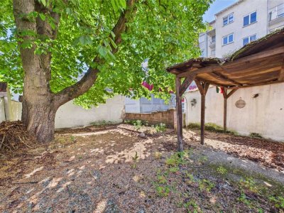 Gepfl. Wohnung mit Balkon und großem Garten