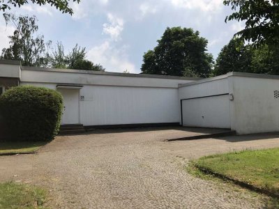 Ein freistehendes Bungalow mit 10 Zimmern in der exklusiven Lage von Essen-Bredeney