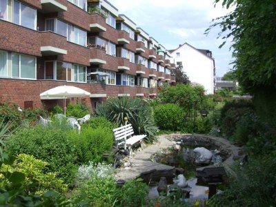 Kernsanierte, zentrumsnahe Luxus-Whg, Südbalkon mit Blick auf großzügiger Gartenanlage mit Teich