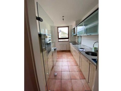 Brauweiler – Schöne und geräumige 3-Zi-Wohnung mit Balkon, EBK und Wannen-Duschbad