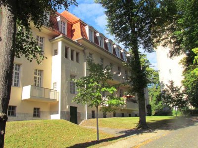 Bezugsfreie Dachgeschosswohnung mit großzügigem Sonnenbalkon und eigenem Stellplatz