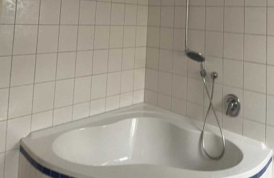 Sehr geräumige gelegene 3 Zimmerwohnung im Erdgeschoss zu vermieten