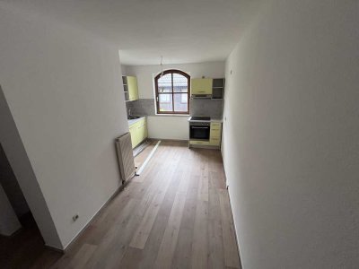 Exklusive, gepflegte 1,5-Raum-Wohnung mit geh. Innenausstattung mit Balkon und EBK in Neu-Isenburg