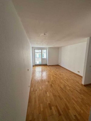 Frisch renovierte 2,5 Raumwohnung mit Fußbodenheizung und EBK