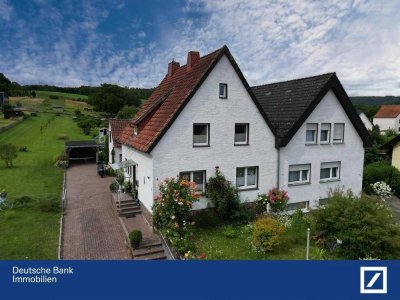 Familienfreundliche Doppelhaushälfte mit großem Grundstück