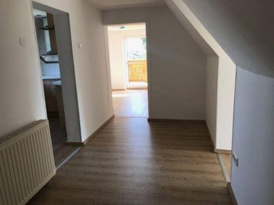 3 1/2 Zimmer Mansardenwohnung mit besonderem Charme, Gartenmitbenützung, Balkon überdacht,