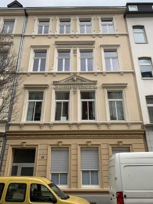 Liebevoll sanierte Altbauwohnung Trimbornstrasse an den Köln-Arcaden, Stuck, Dielenboden, EBK