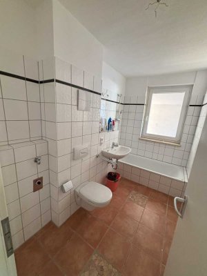 Stilvolle 2-Zimmer-Erdgeschosswohnung mit Garten und EBK in Poing
