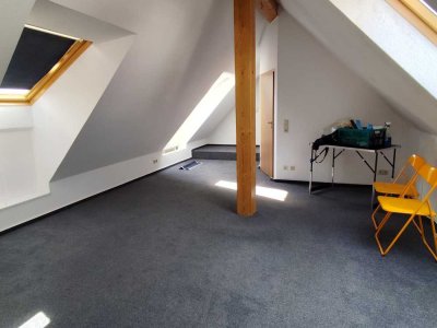 Gemütliche Dachgeschosswohnung in zentraler Lage von Eningen u. A.