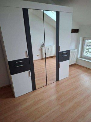 geräumige 2 Zi.-DG Wohnung mit EBK