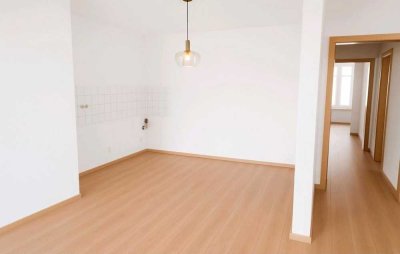 Schöne 2-Raum-Wohnung (57 m²) – frisch renoviert, mit Parkplatz – zentrale Lage!