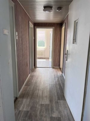 SANIERUNGSBEDÜRFTIGE 3 Zimmer - Balkon  – ideal für Eigennutzer und Investoren (WG - GEEIGNET)