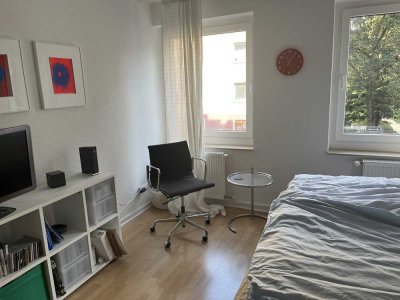Wohnung+Balkon+EBK+Einzelgarage in Düsseldorf AUF ZEIT