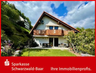 Großes Zweifamilienhaus mit Doppelgarage