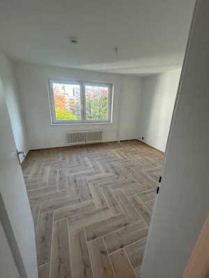 Kernsanierte 2-Zimmer-Wohnung in Köln-Finkenberg mit Balkon