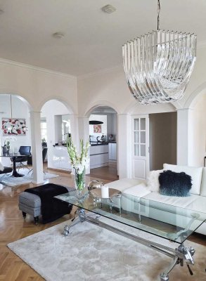 Stilvolle Maisonette: komplett sanierte Eigentumswohnung in historischem Flair