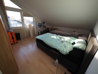 * Kuschelige DG-Wohnung *