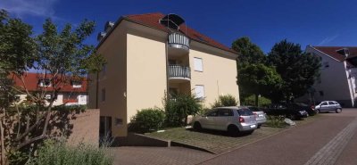 Gepflegte ca. 40qm 2-Zimmer-Dachgeschosswohnung mit Balkon,TG und EBK in Herbolzheim