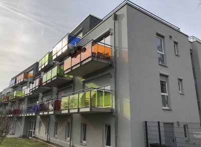 Stilvolle, geräumige und neuwertige 1-Zimmer-Wohnung mit Balkon und Dachterasse